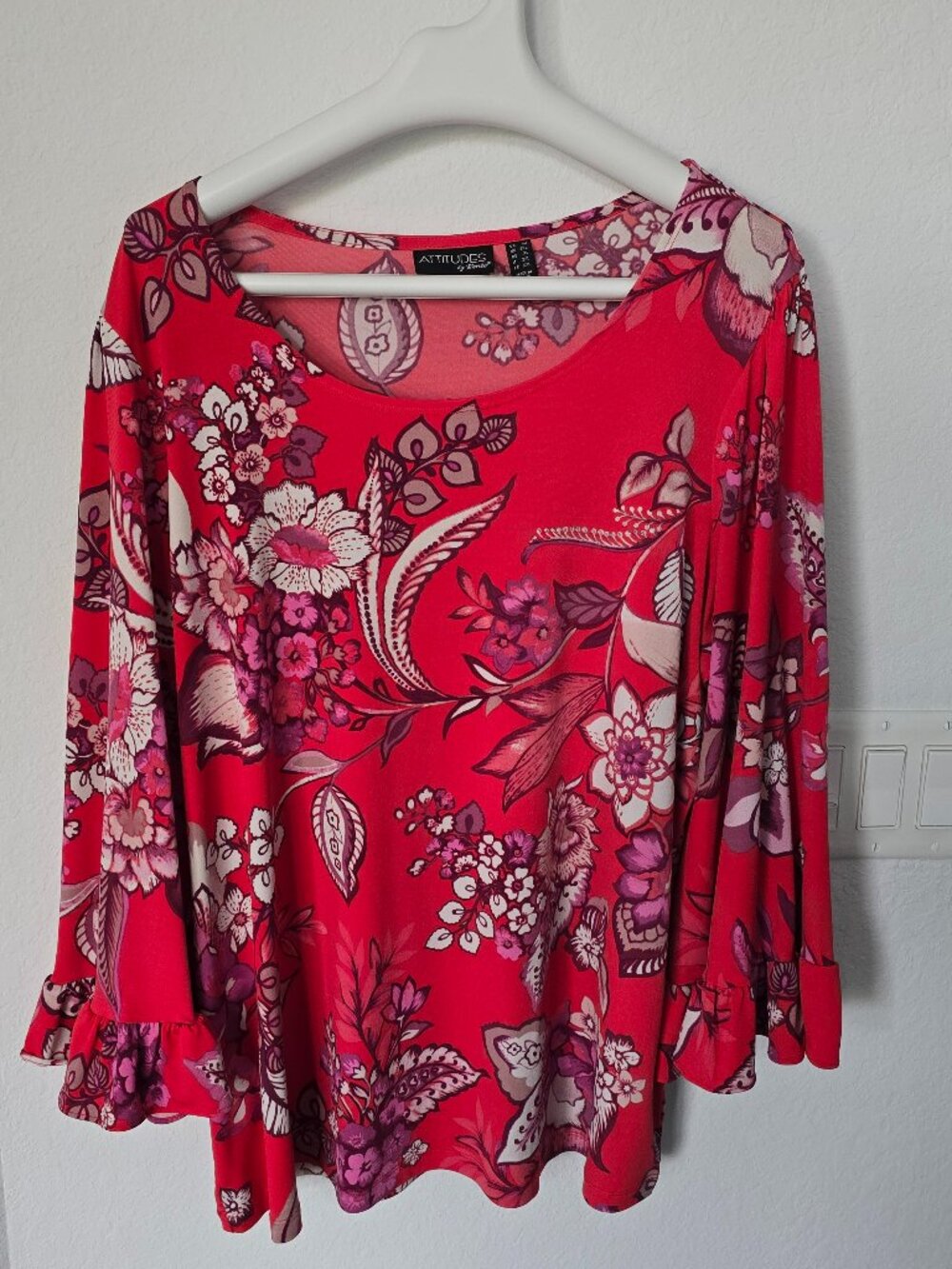 Attitudes by Renee Como Jersey Red Printed Scoopneck Ruffle Sleeve Top EUC